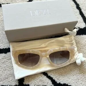 DEZI | Accessories | Dezi On Read Sunglasses Limestone  display picture 2